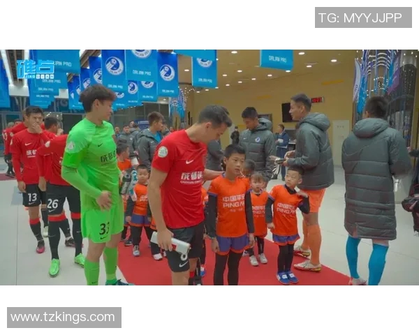 足球明星携手助力公益活动展现运动精神与社会责任