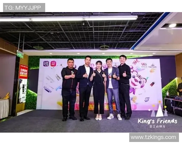 足球明星与小粉丝的温馨瞬间传递梦想与希望的故事 足球明星与小粉丝的温馨瞬间传递梦想与希望的故事