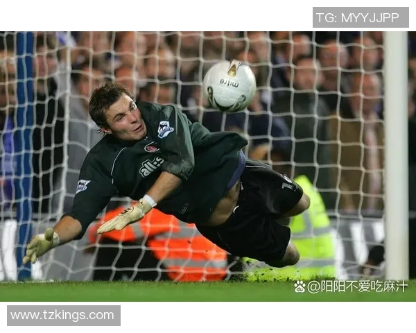 扣球技巧卓越的足球明星盘点与精彩瞬间回顾