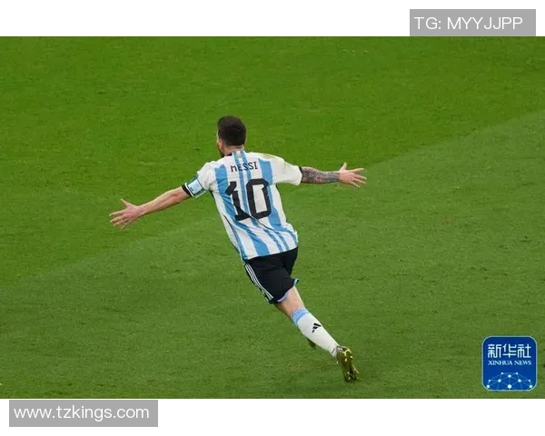 足球明星如王子般闪耀赛场魅力与风采尽显无遗